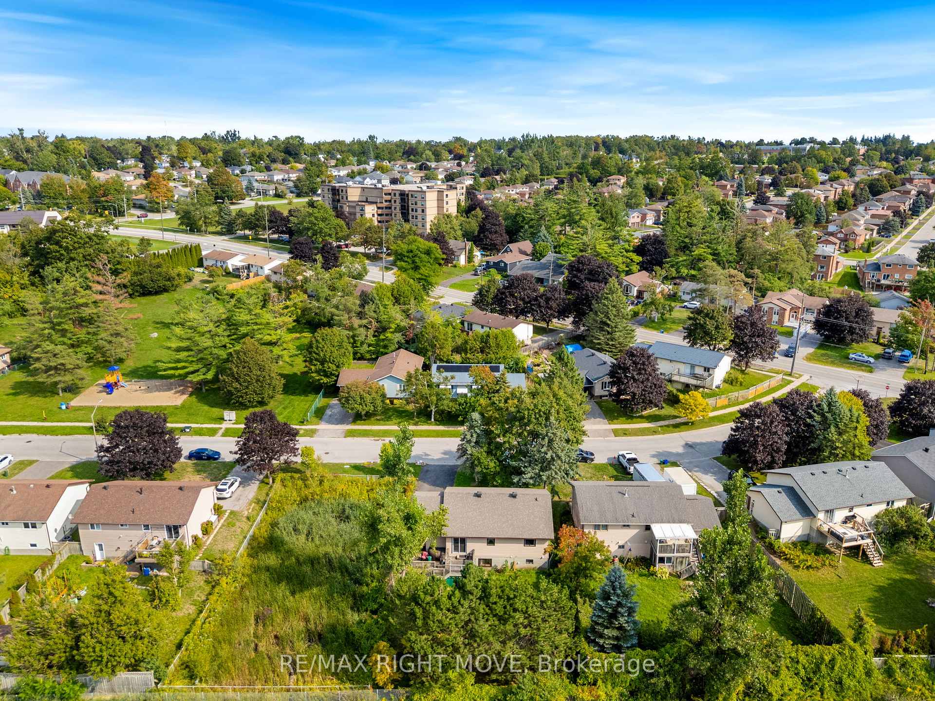 Photo 32 of 10 Dancy Drive, Orillia — HOMEH