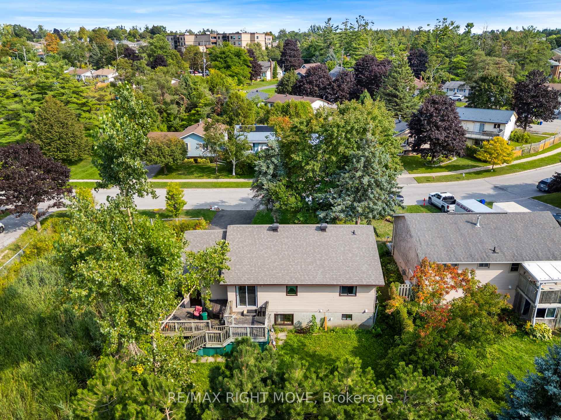Photo 33 of 10 Dancy Drive, Orillia — HOMEH