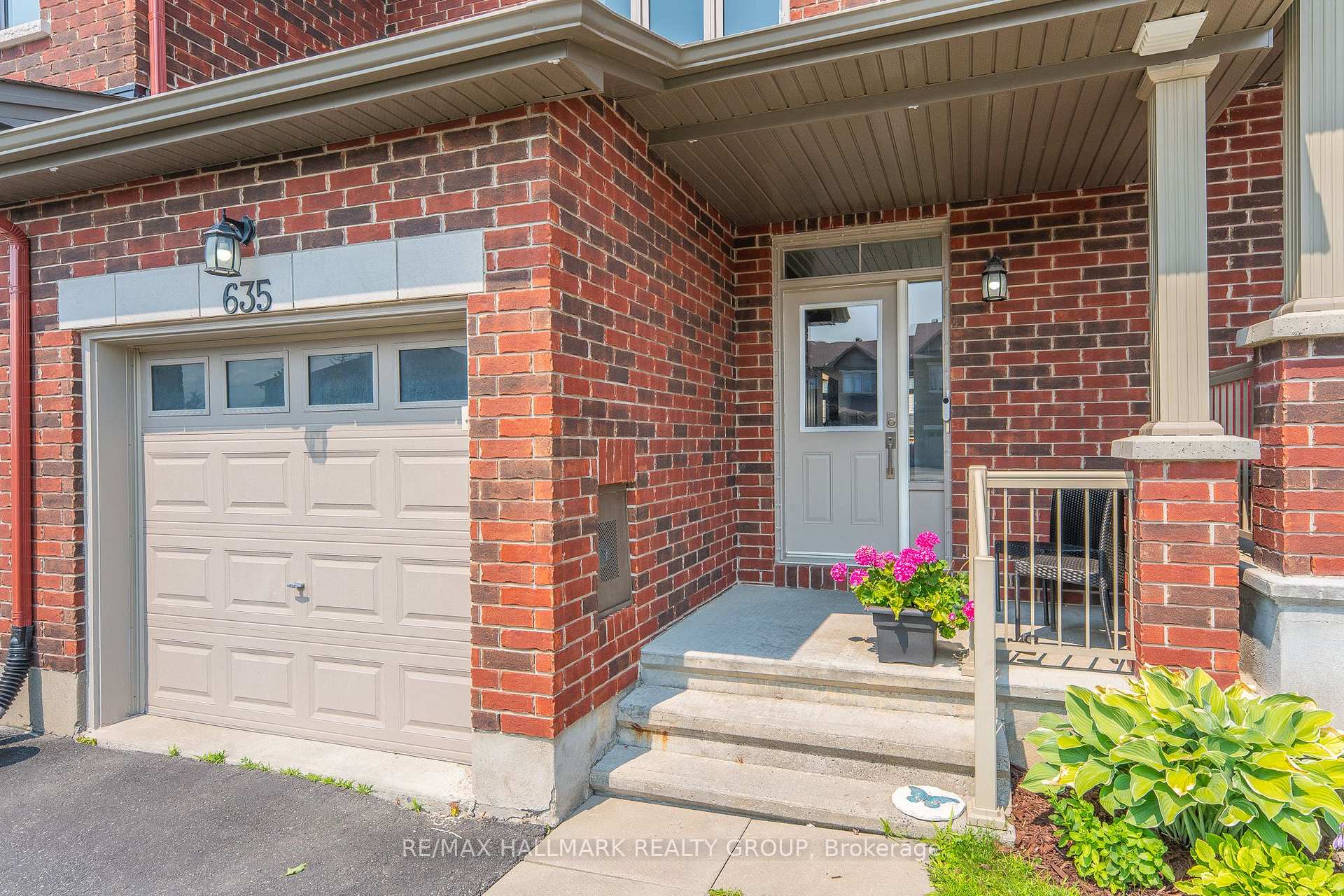 Photo 2 of 635 Spring Valley Drive, Ottawa, Mer Bleue/Bradley Estates/Anderson Park — HOMEH