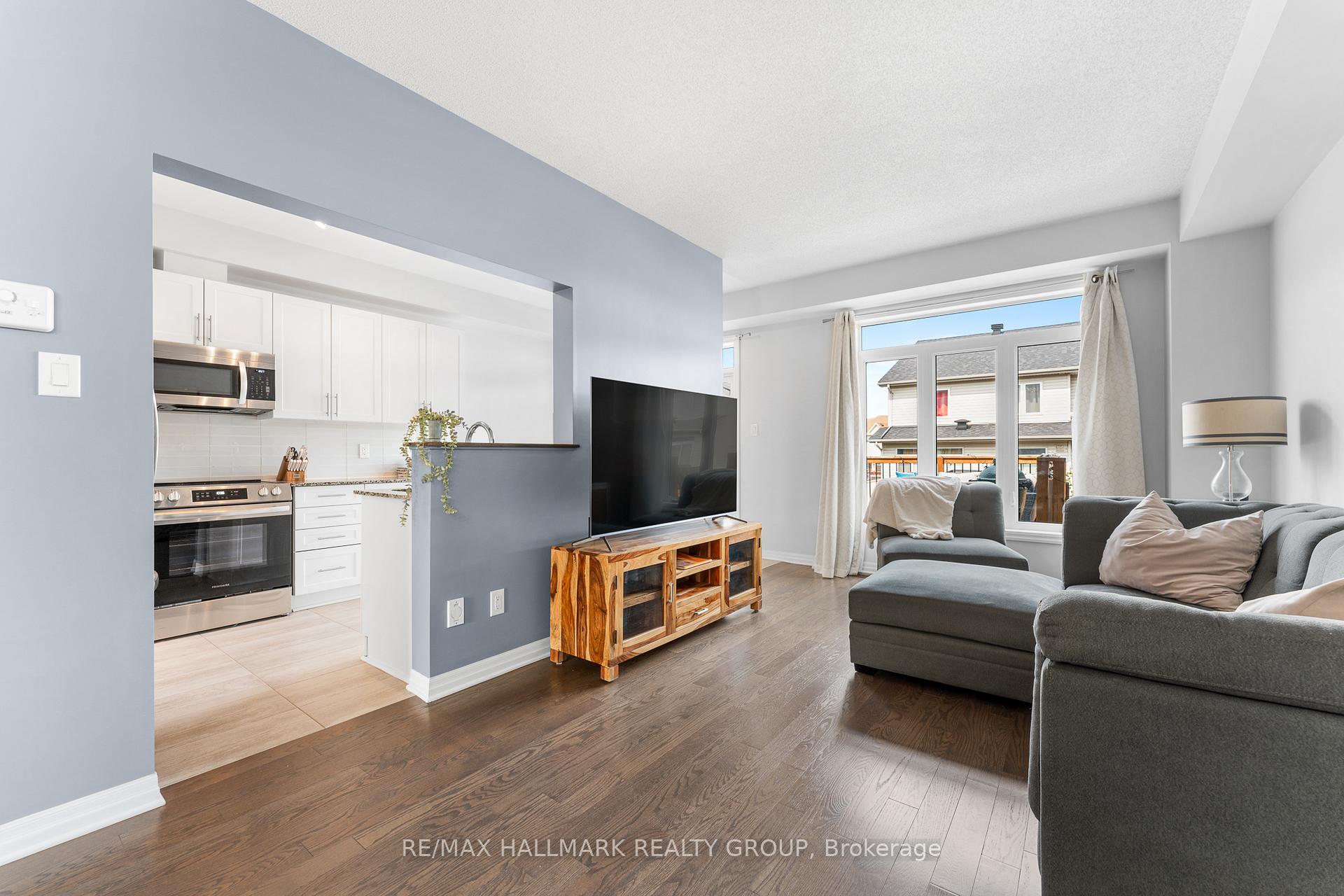 Photo 11 of 635 Spring Valley Drive, Ottawa, Mer Bleue/Bradley Estates/Anderson Park — HOMEH