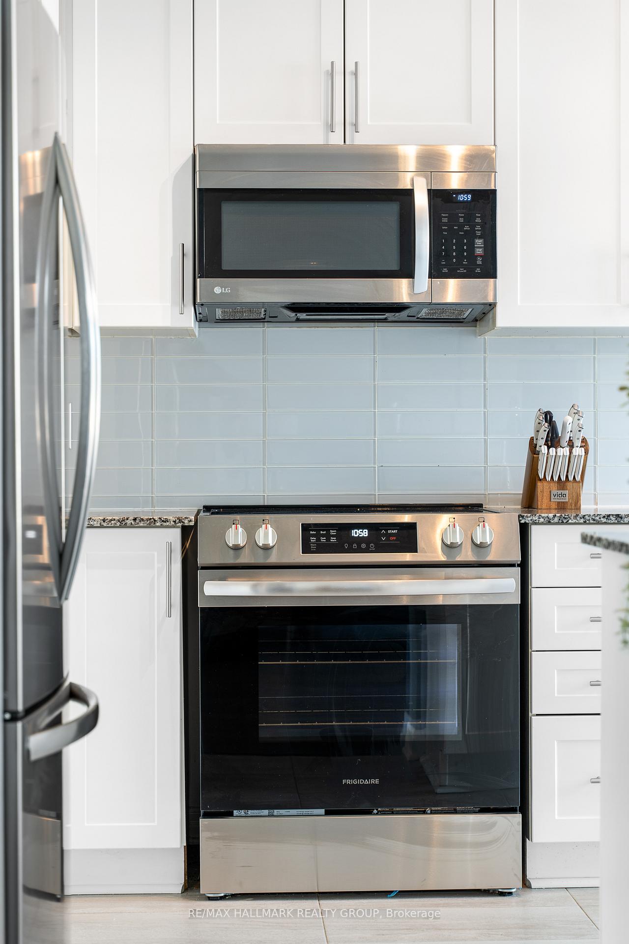 Photo 17 of 635 Spring Valley Drive, Ottawa, Mer Bleue/Bradley Estates/Anderson Park — HOMEH