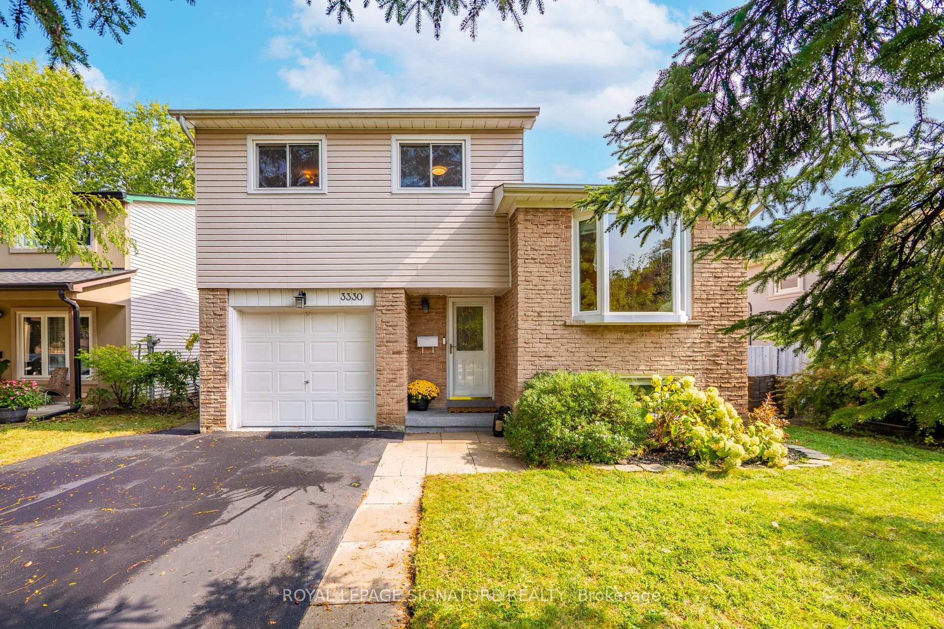 Photo 1 of 3330 Kings Masting Crescent, Mississauga, Erin Mills — HOMEH