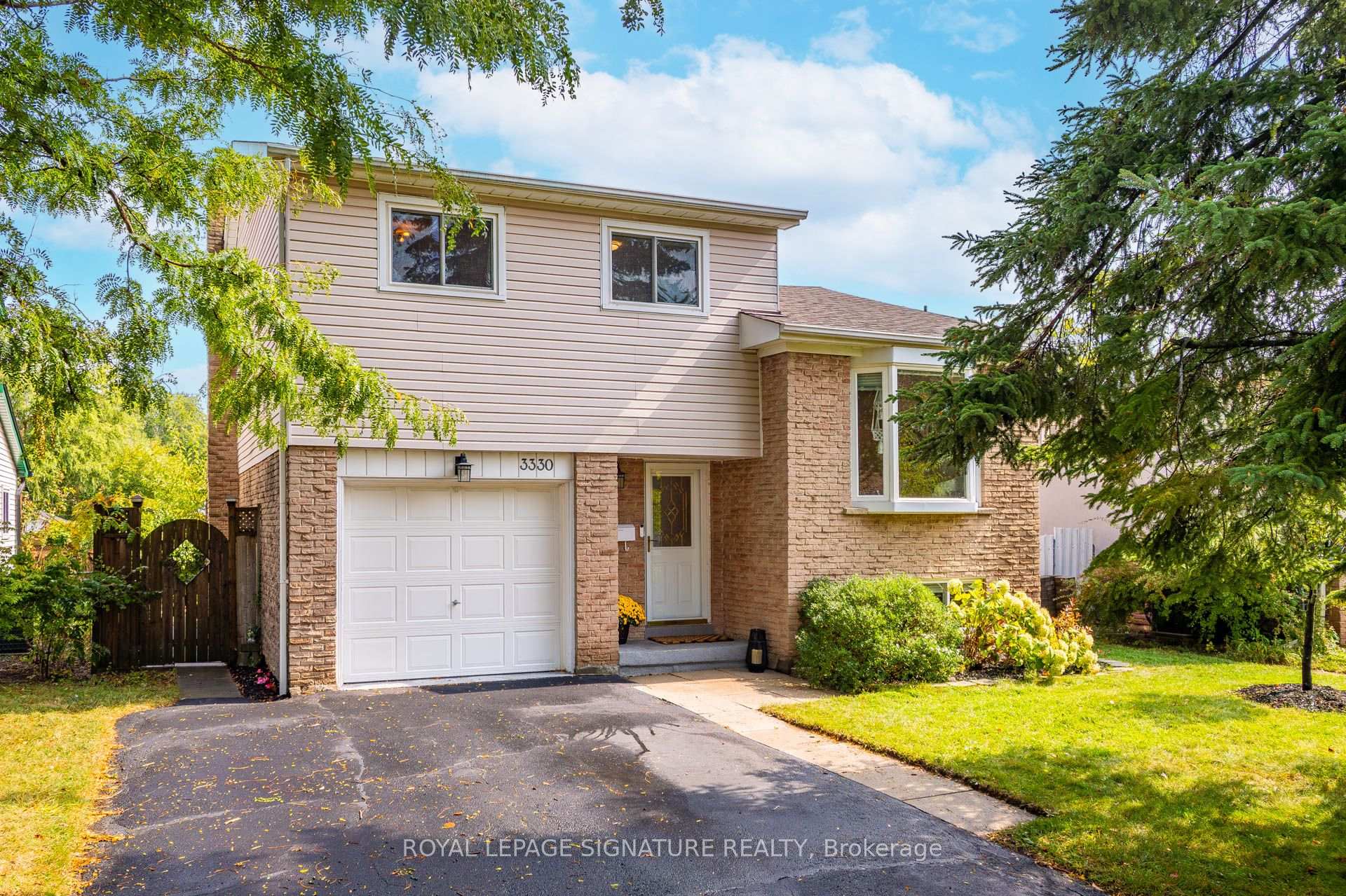 Photo 2 of 3330 Kings Masting Crescent, Mississauga, Erin Mills — HOMEH