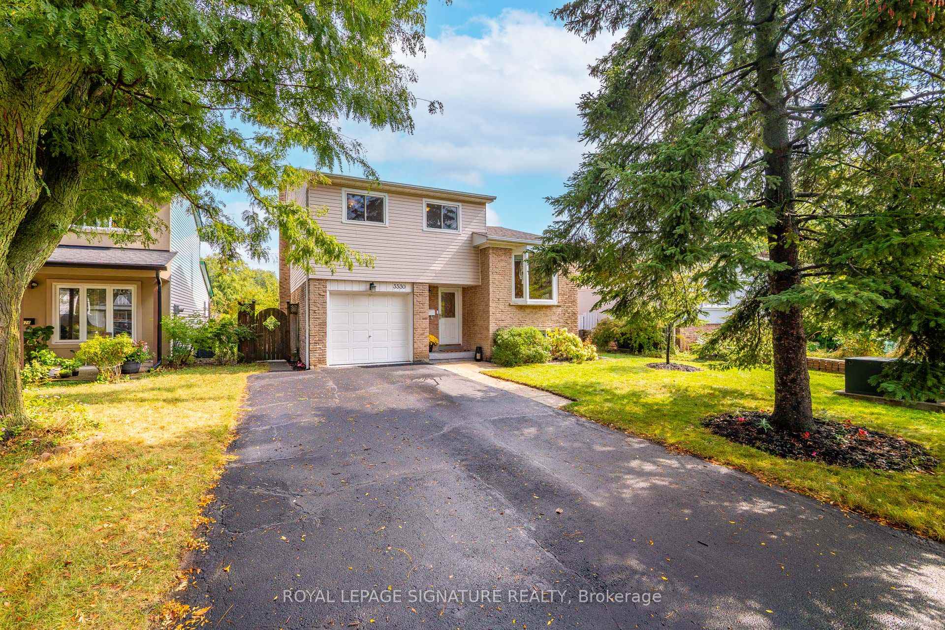 Photo 3 of 3330 Kings Masting Crescent, Mississauga, Erin Mills — HOMEH