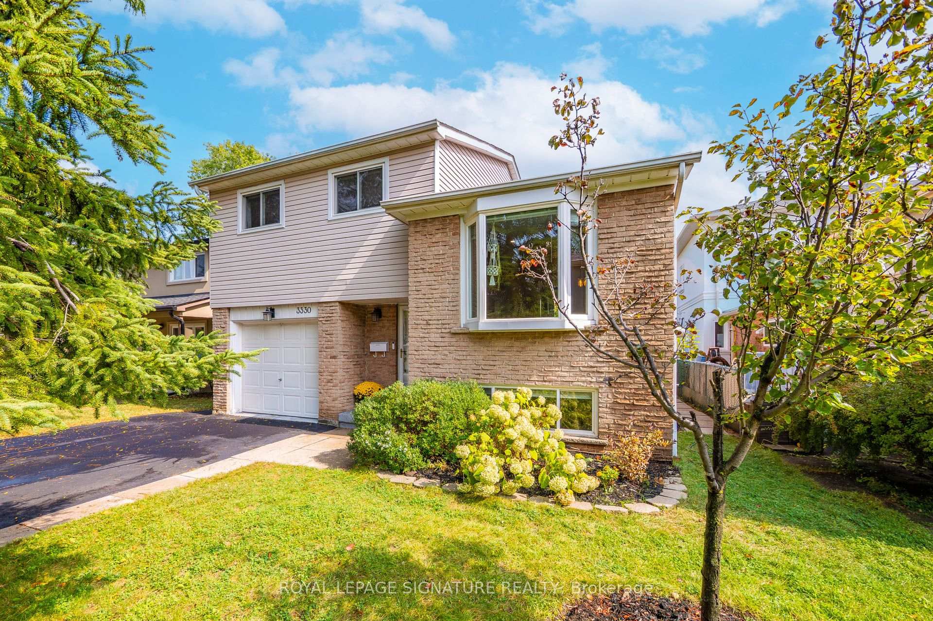 Photo 4 of 3330 Kings Masting Crescent, Mississauga, Erin Mills — HOMEH