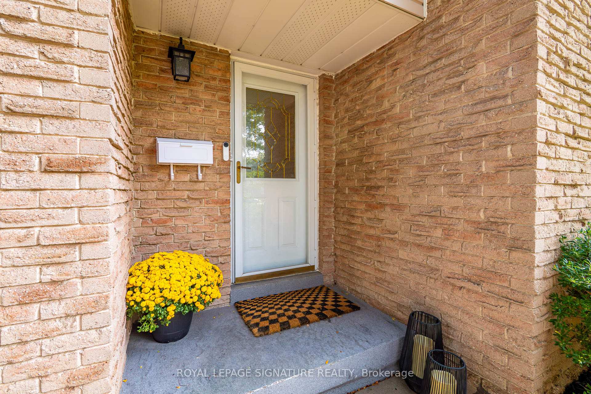 Photo 5 of 3330 Kings Masting Crescent, Mississauga, Erin Mills — HOMEH