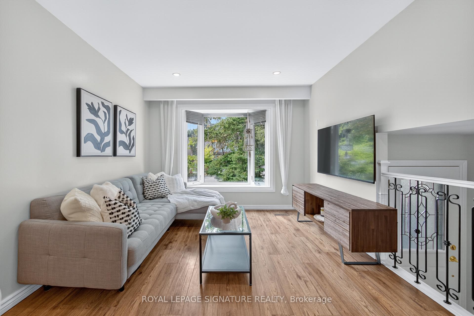 Photo 12 of 3330 Kings Masting Crescent, Mississauga, Erin Mills — HOMEH