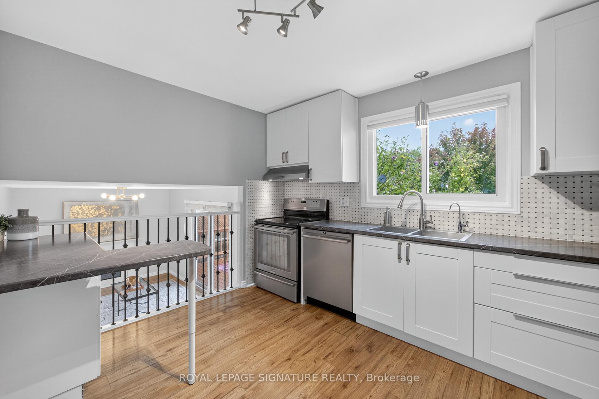 Photo 21 of 3330 Kings Masting Crescent, Mississauga, Erin Mills — HOMEH