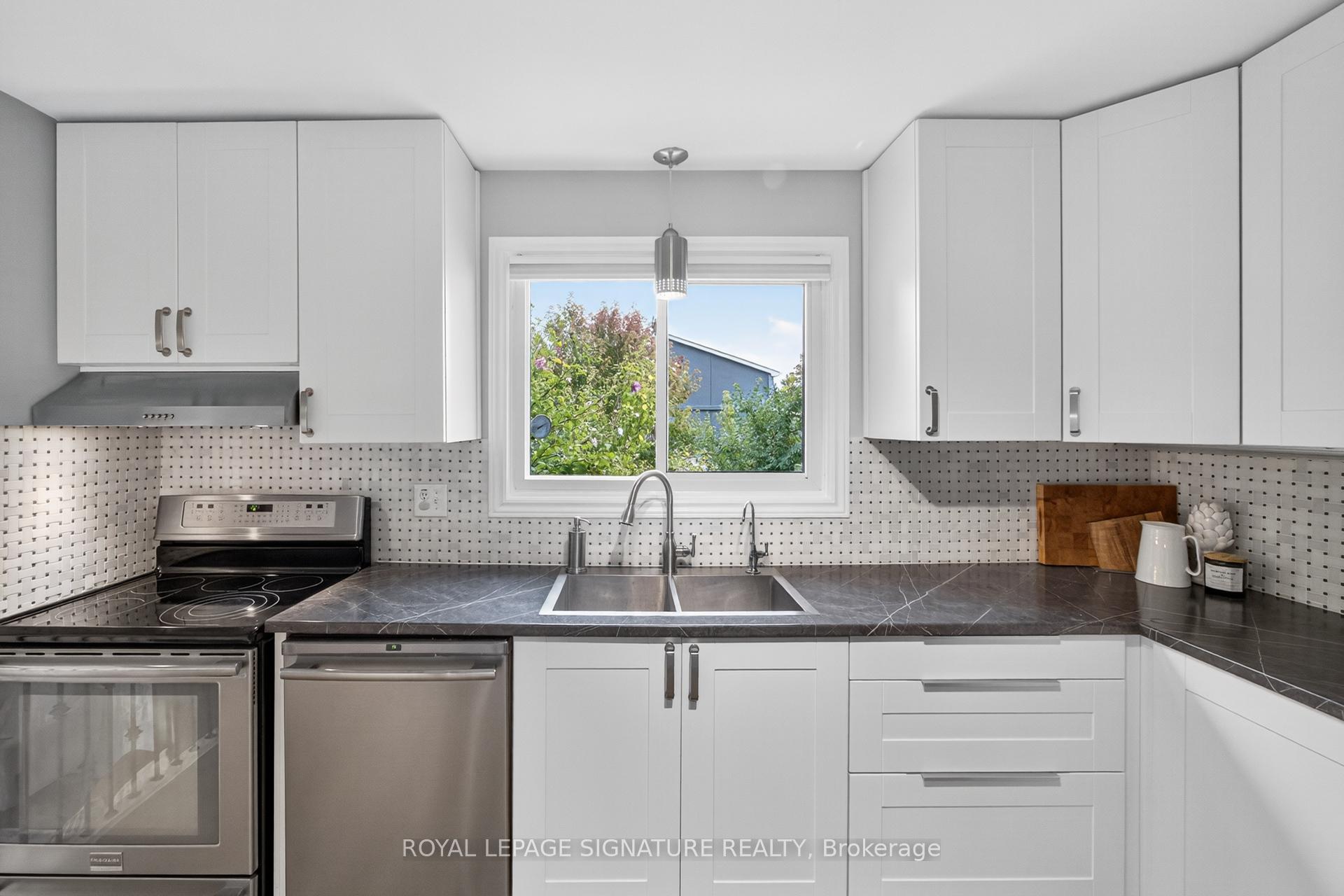 Photo 23 of 3330 Kings Masting Crescent, Mississauga, Erin Mills — HOMEH