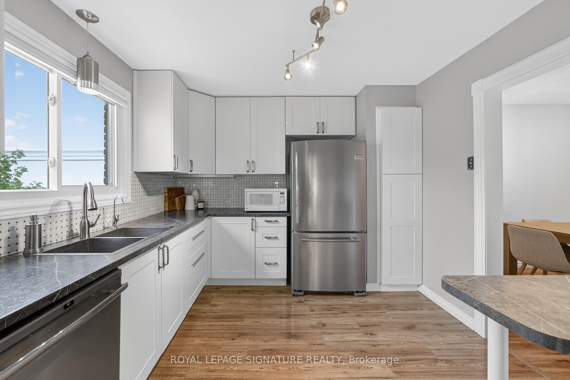 Photo 24 of 3330 Kings Masting Crescent, Mississauga, Erin Mills — HOMEH