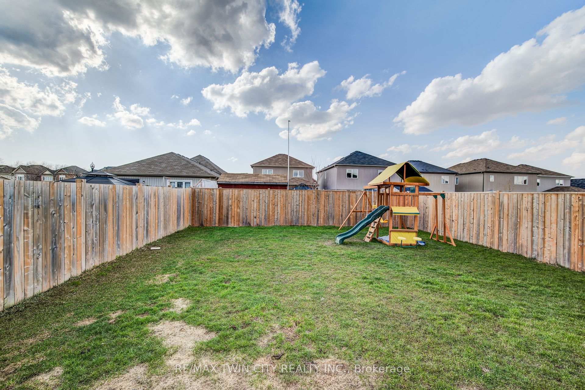 Photo 43 of 991 Hannah Avenue S, North Perth, Listowel — HOMEH
