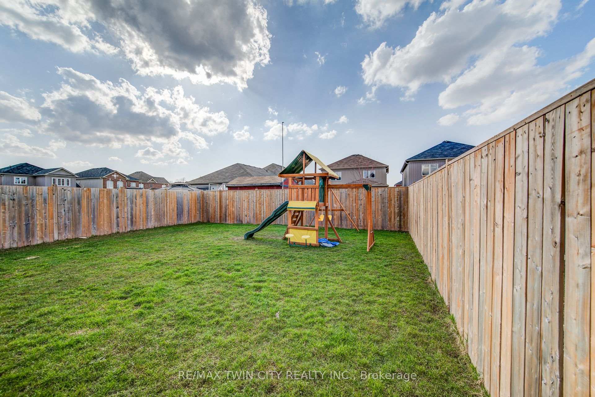 Photo 47 of 991 Hannah Avenue S, North Perth, Listowel — HOMEH