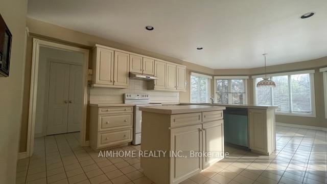 Photo 7 of 14 Melchior Crescent, Markham, Buttonville — HOMEH