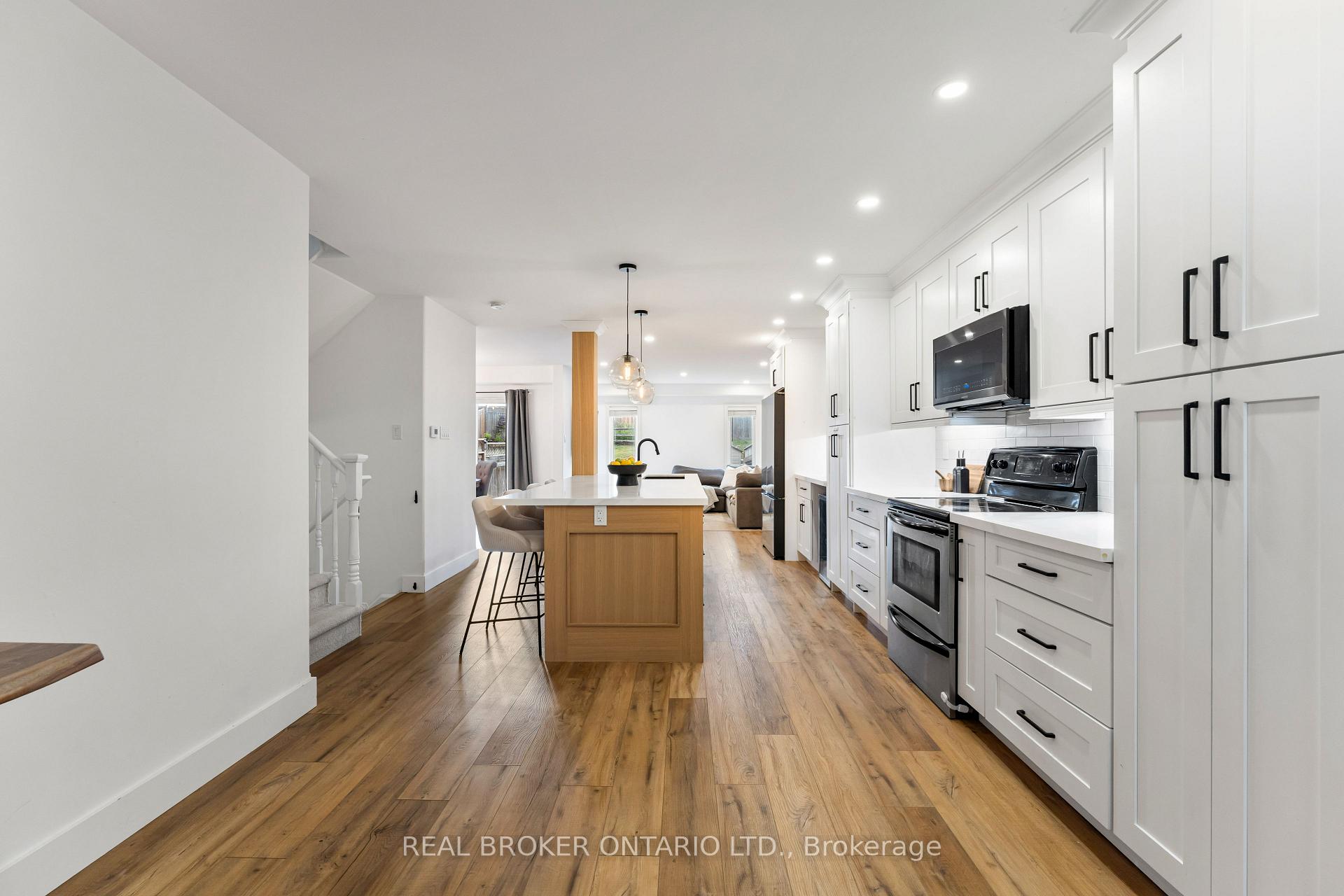 Photo 3 of 16 Buchanan Drive, New Tecumseth, Alliston — HOMEH