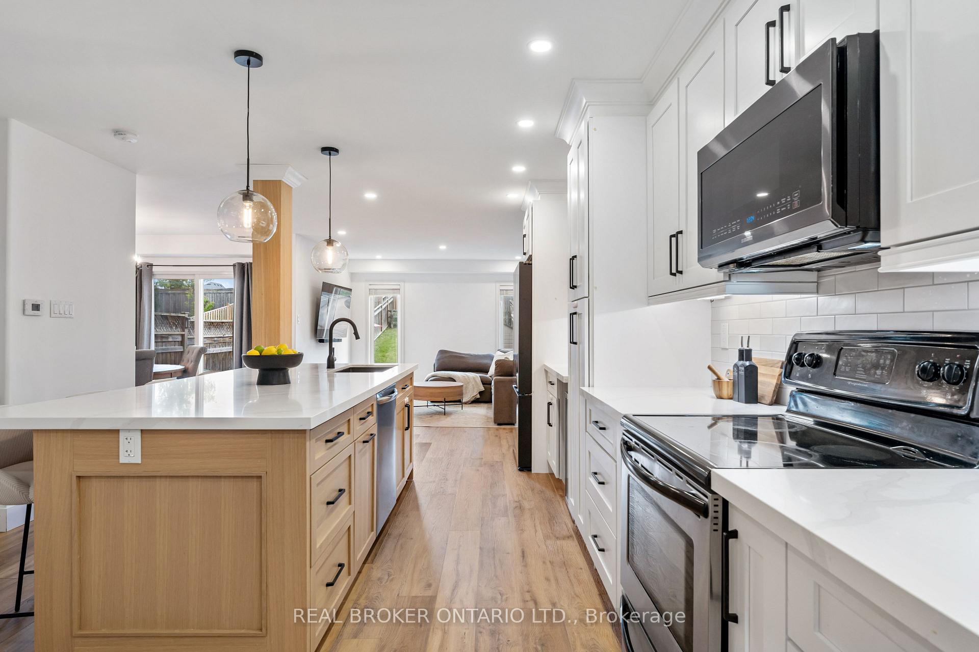 Photo 4 of 16 Buchanan Drive, New Tecumseth, Alliston — HOMEH