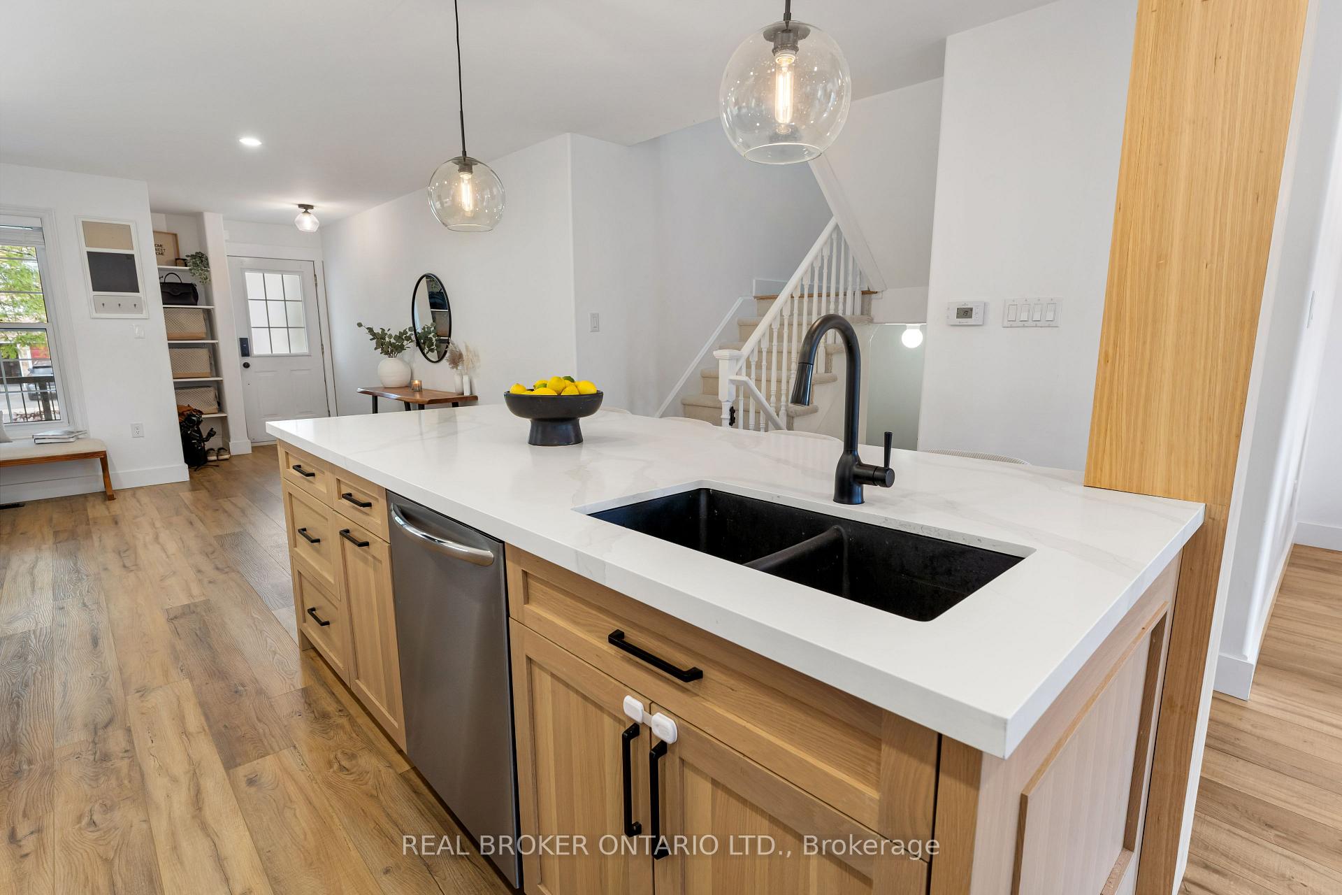 Photo 6 of 16 Buchanan Drive, New Tecumseth, Alliston — HOMEH