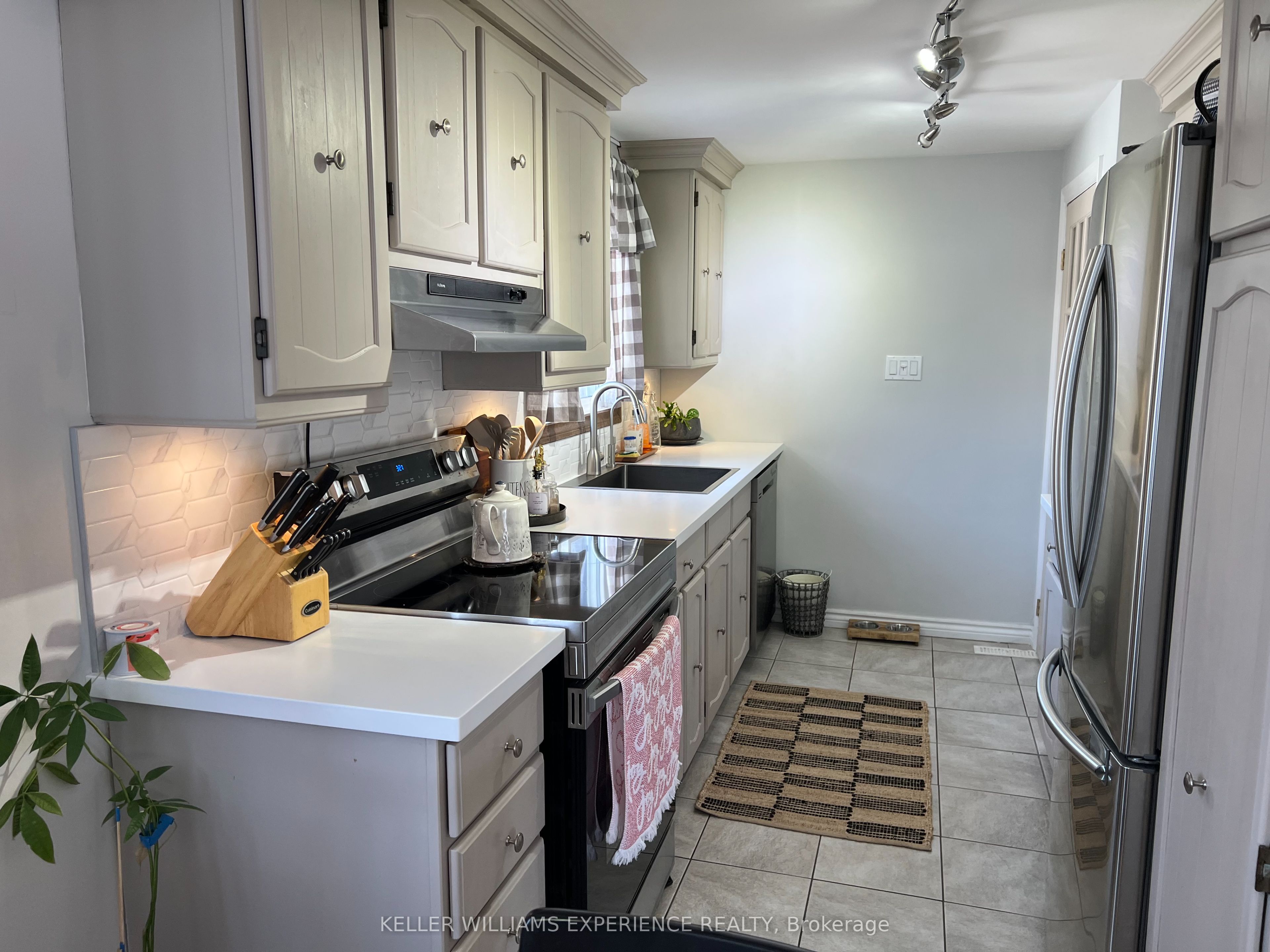 Photo 4 of 5 Ward Avenue, Orillia — HOMEH