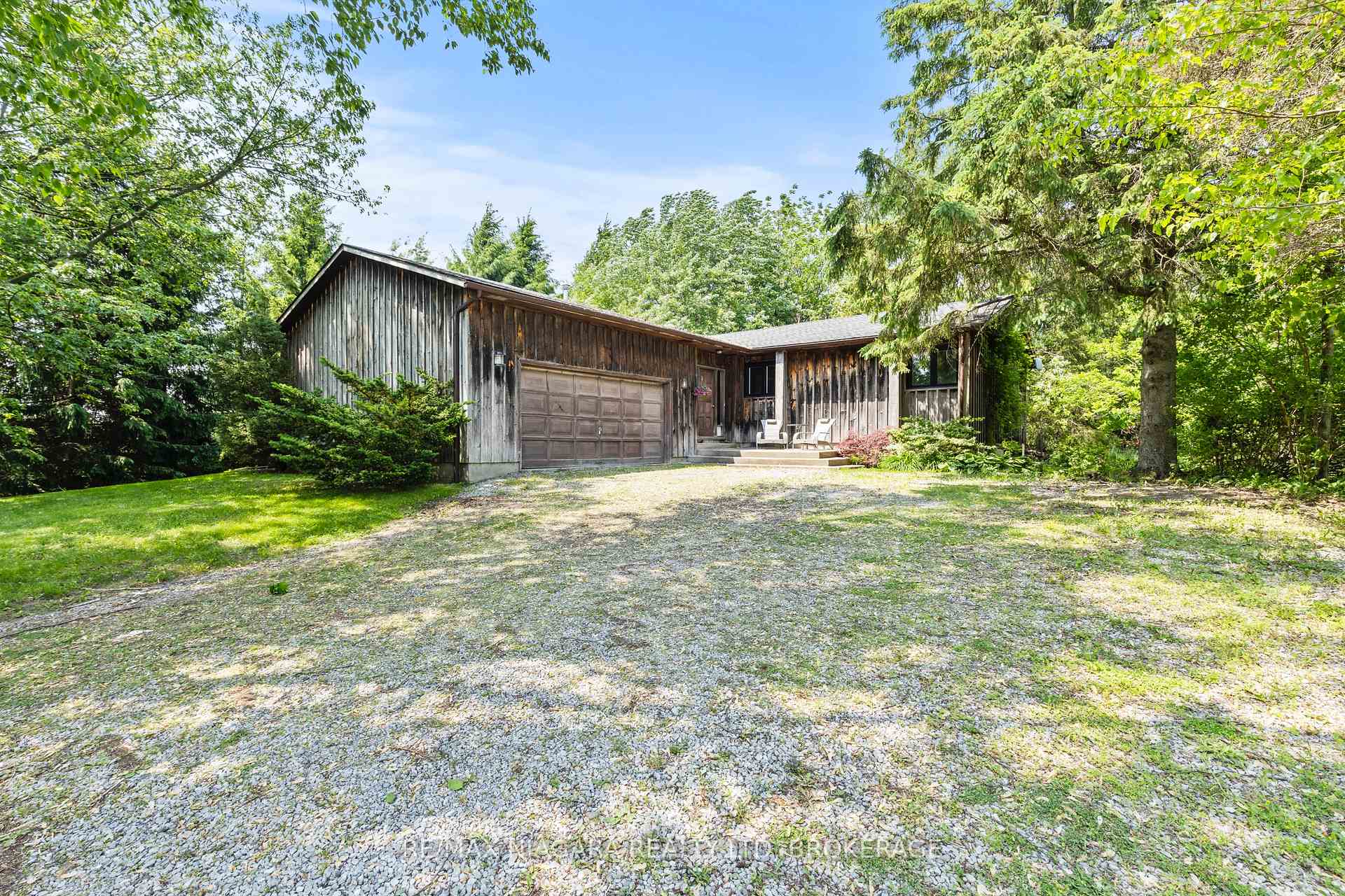 Photo 2 of 705 Metler Road, Pelham, North Pelham — HOMEH