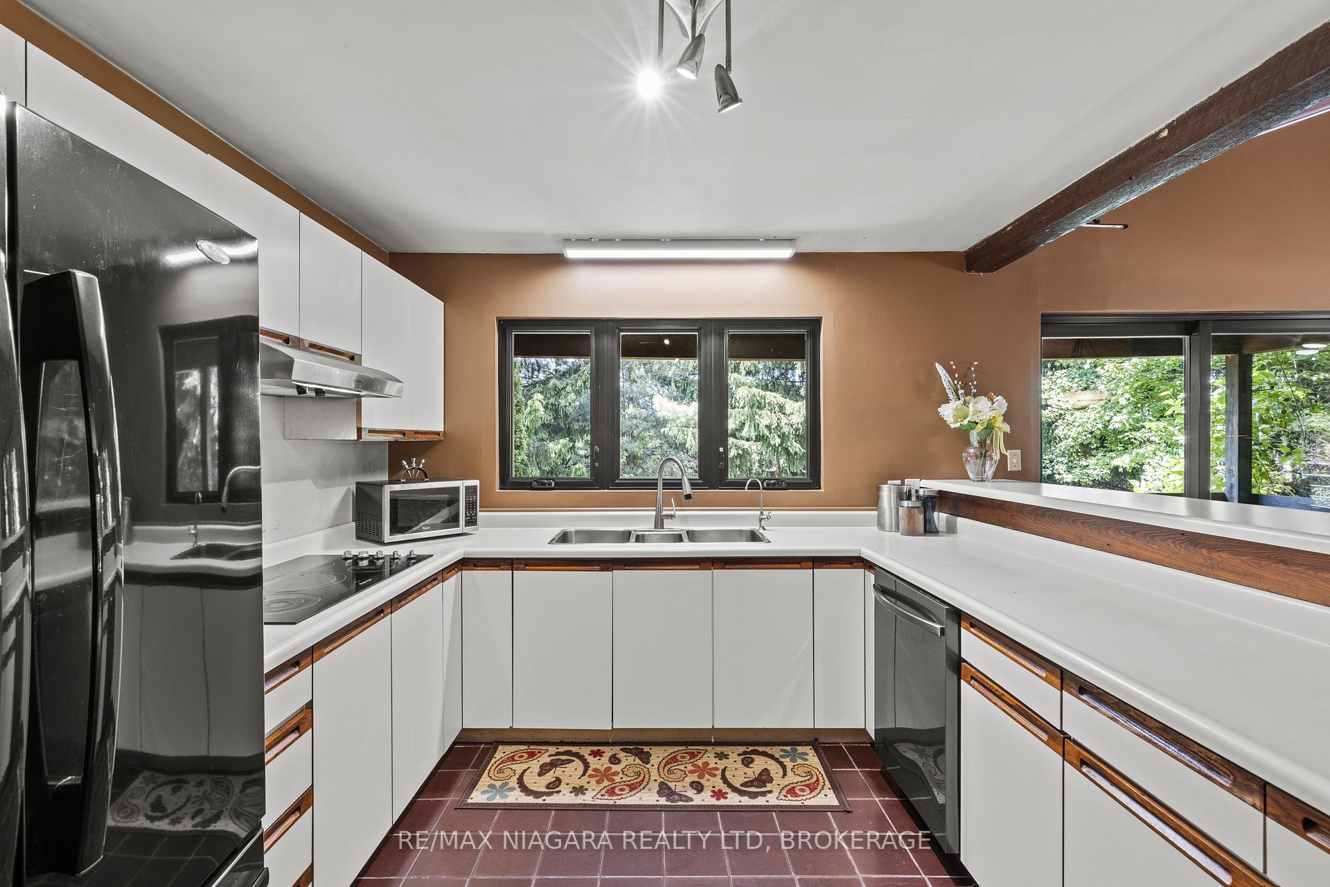 Photo 7 of 705 Metler Road, Pelham, North Pelham — HOMEH