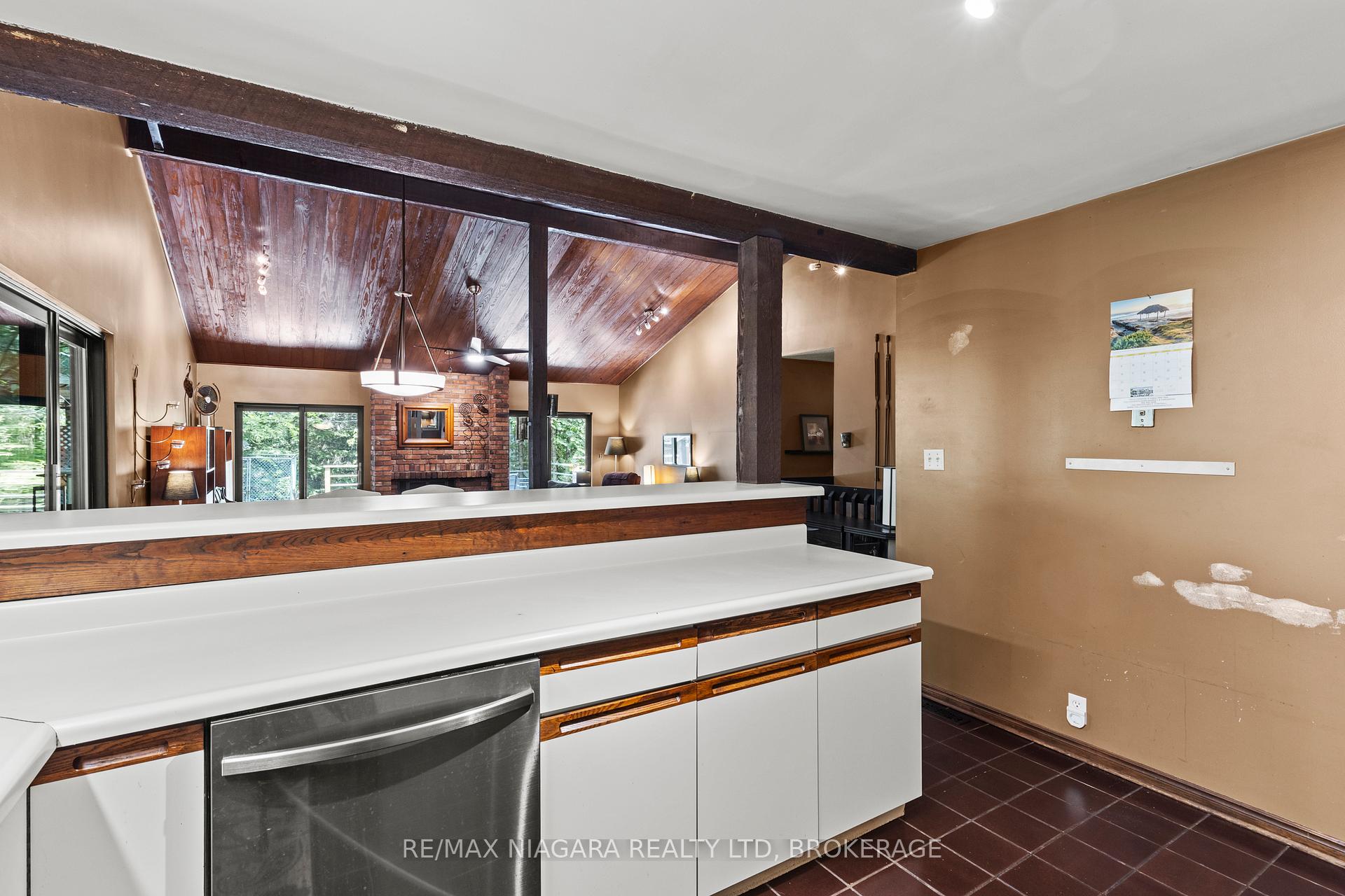 Photo 8 of 705 Metler Road, Pelham, North Pelham — HOMEH