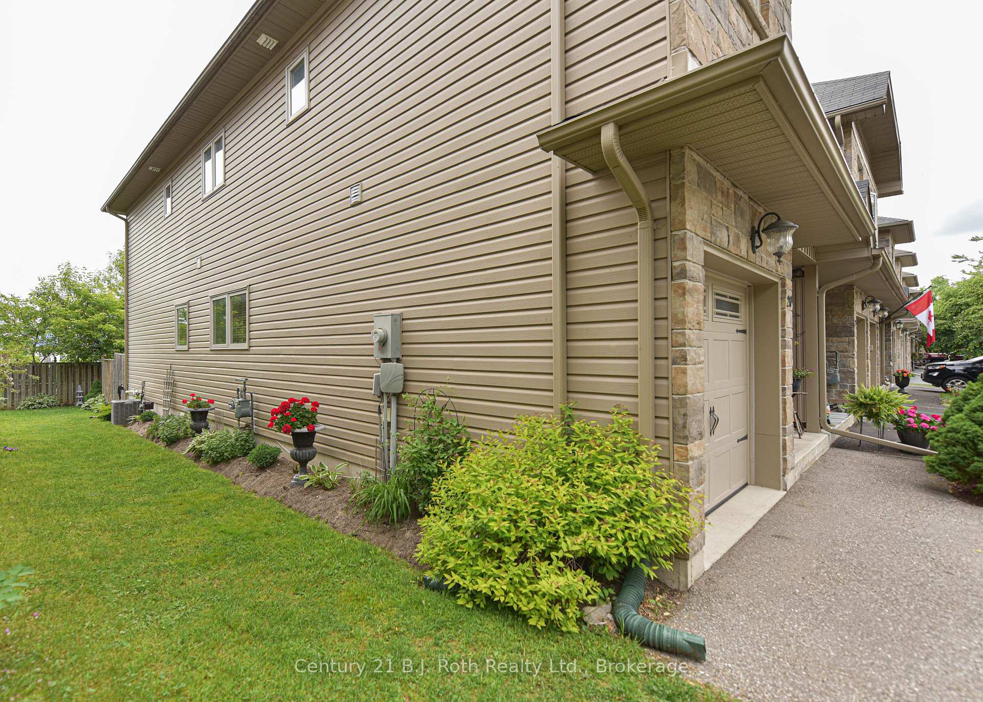 Photo 2 of 20 Taylor Drive, Orillia — HOMEH