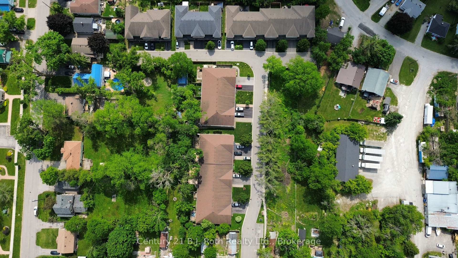 Photo 4 of 20 Taylor Drive, Orillia — HOMEH