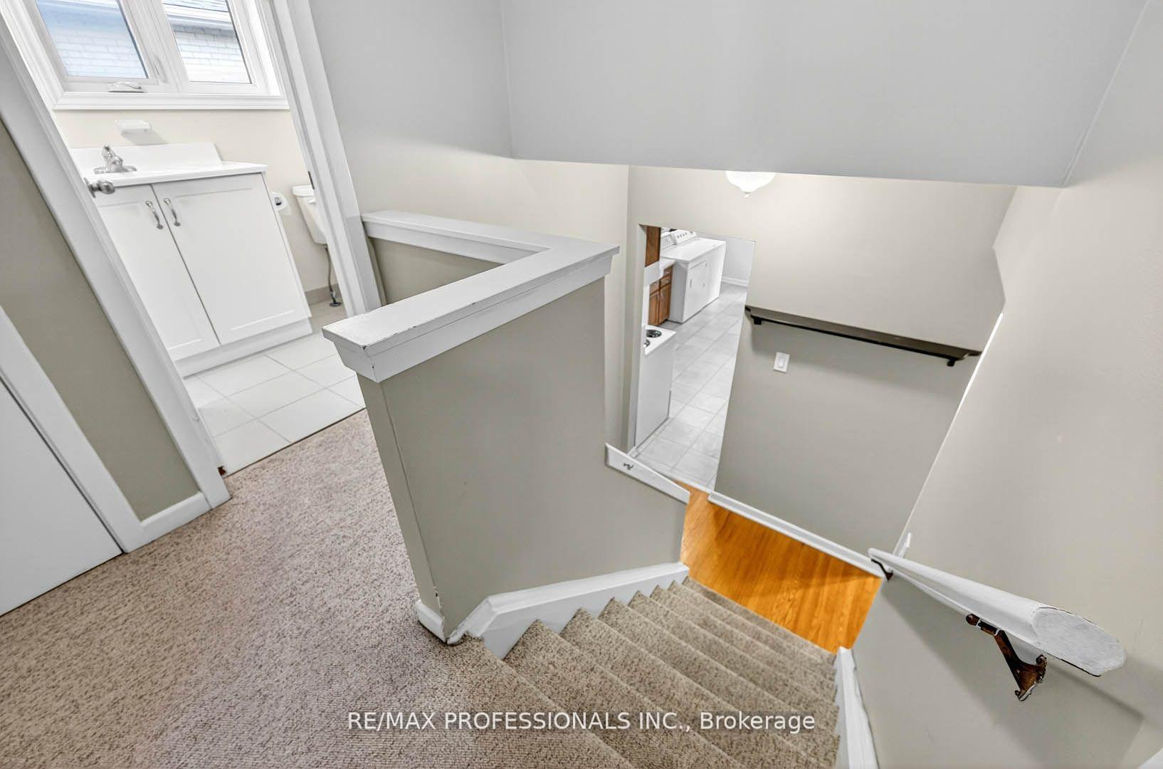 Photo 2 of 1784 Sandgate Crescent, Mississauga, Clarkson — HOMEH