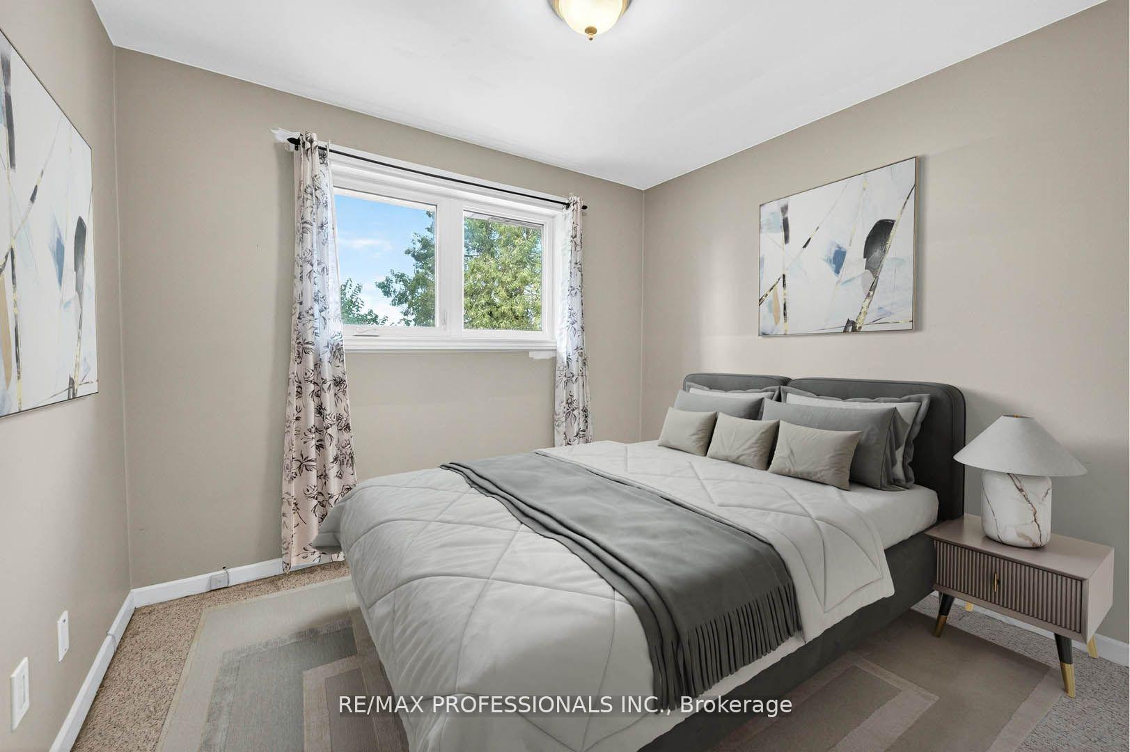 Photo 3 of 1784 Sandgate Crescent, Mississauga, Clarkson — HOMEH