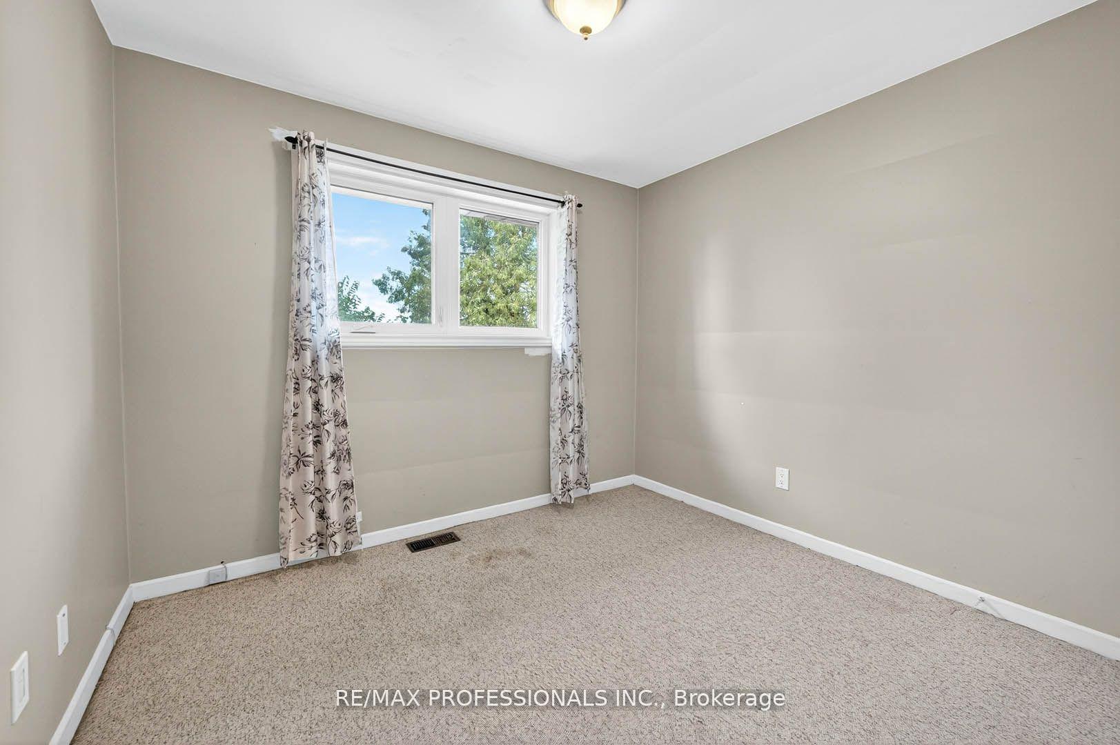 Photo 4 of 1784 Sandgate Crescent, Mississauga, Clarkson — HOMEH