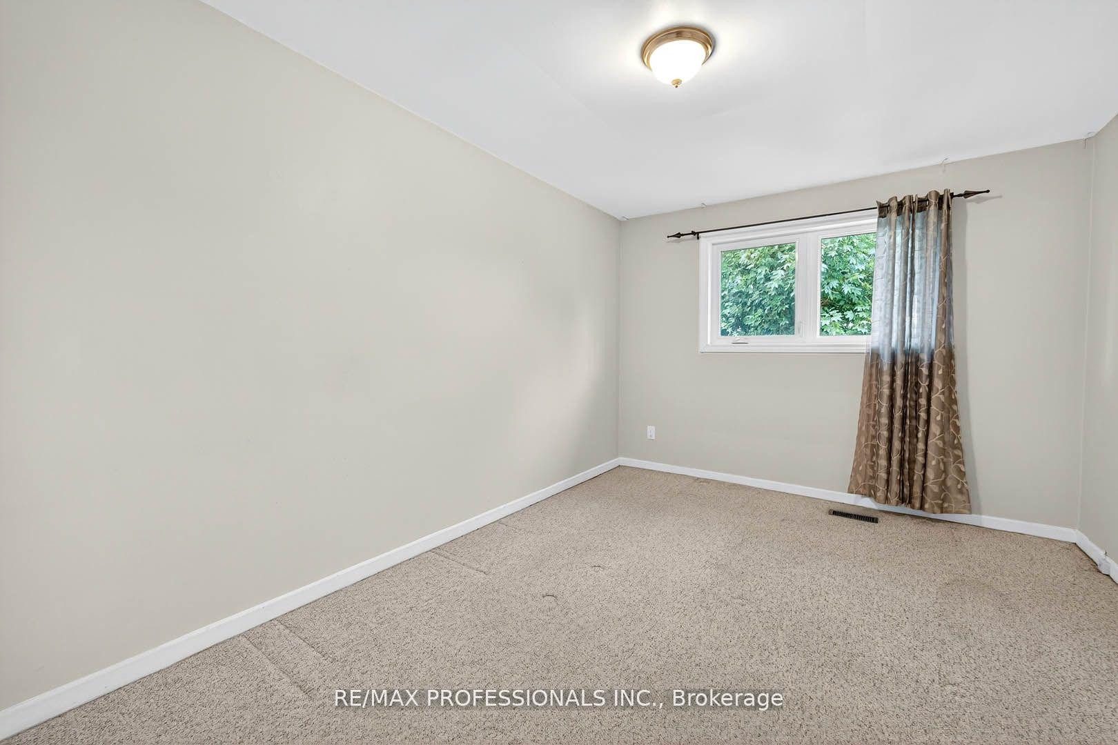 Photo 6 of 1784 Sandgate Crescent, Mississauga, Clarkson — HOMEH