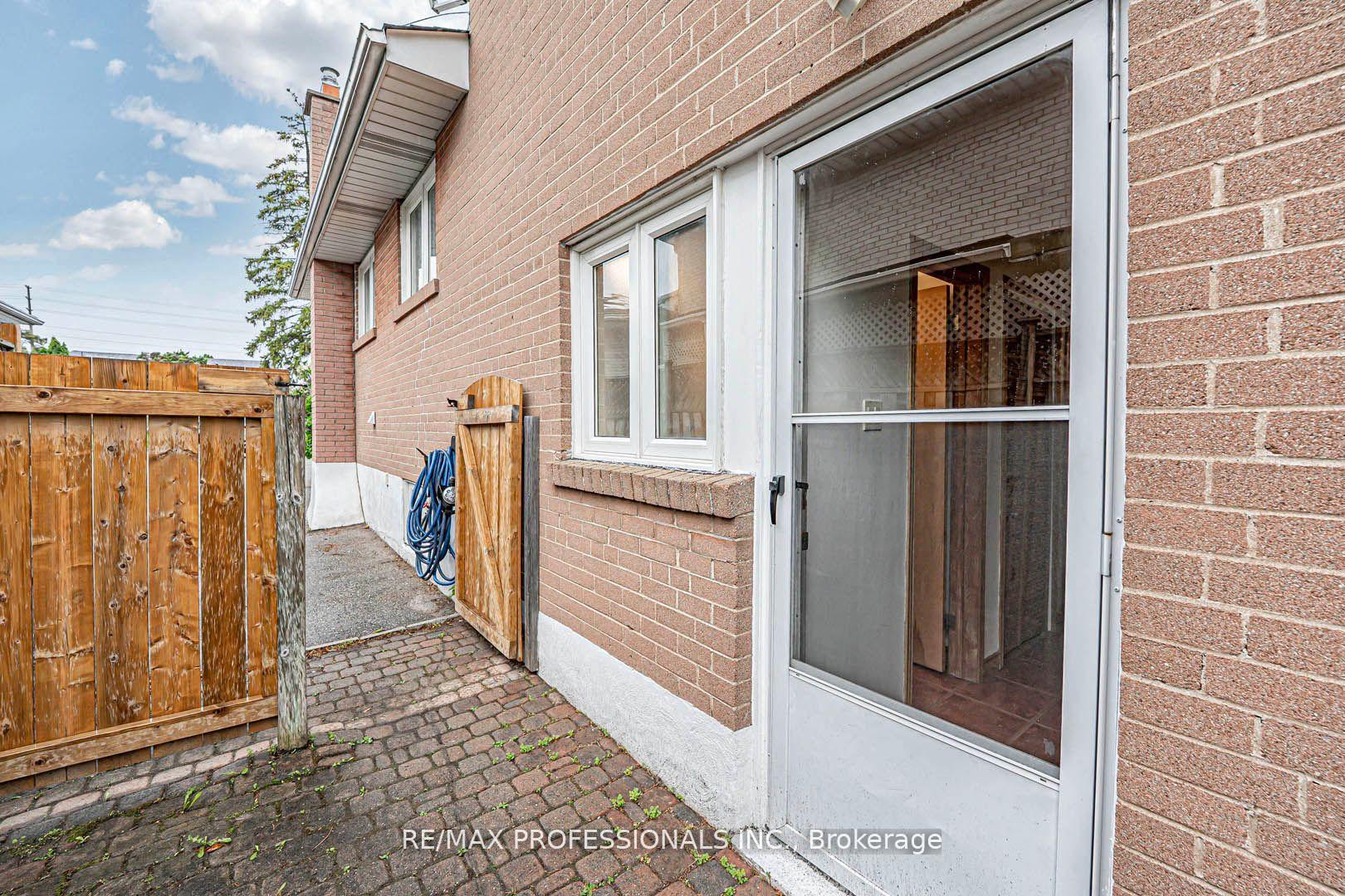 Photo 8 of 1784 Sandgate Crescent, Mississauga, Clarkson — HOMEH