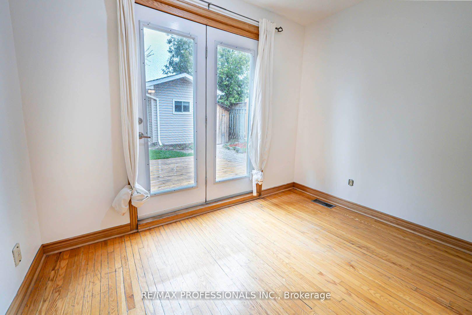 Photo 12 of 1784 Sandgate Crescent, Mississauga, Clarkson — HOMEH