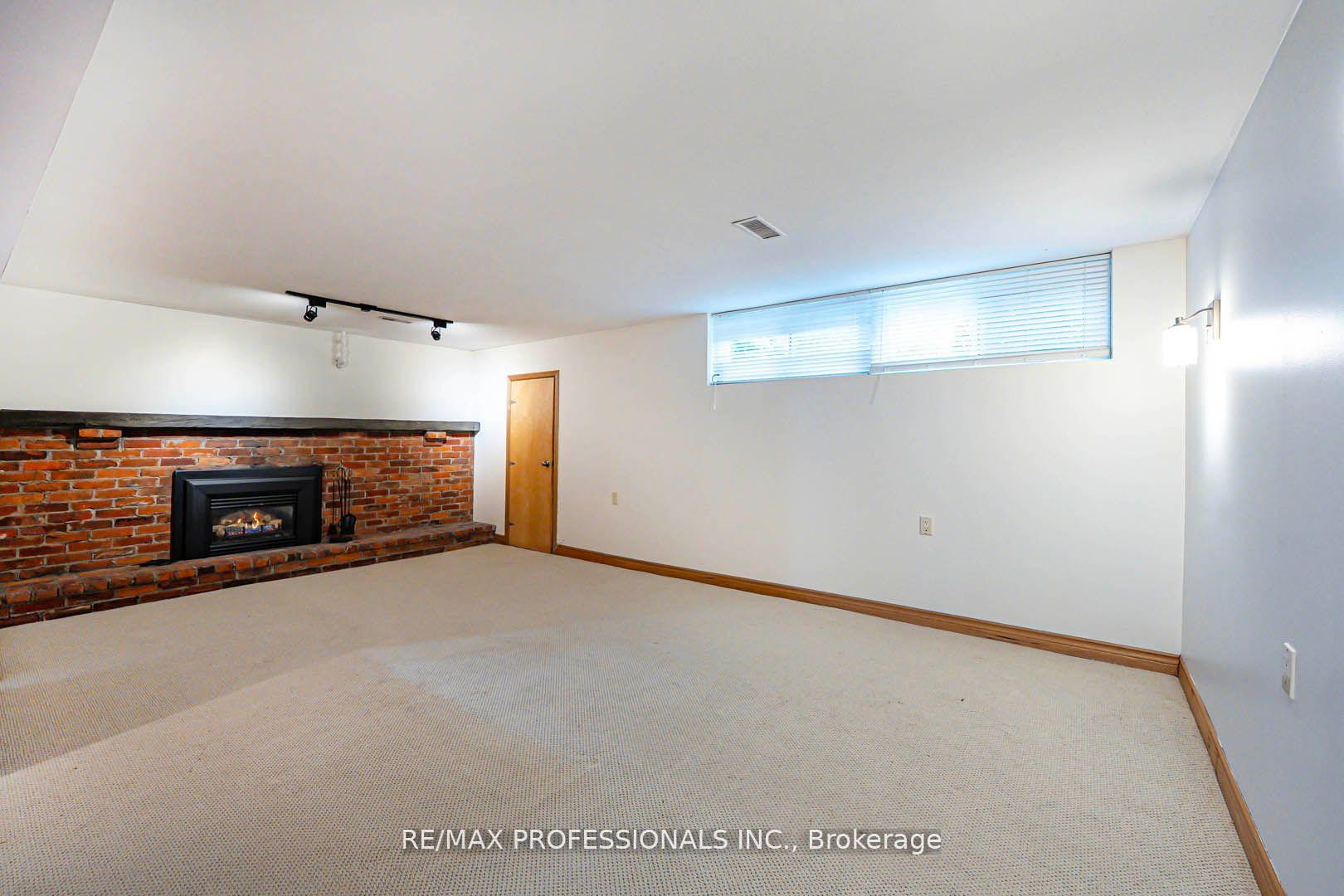 Photo 14 of 1784 Sandgate Crescent, Mississauga, Clarkson — HOMEH