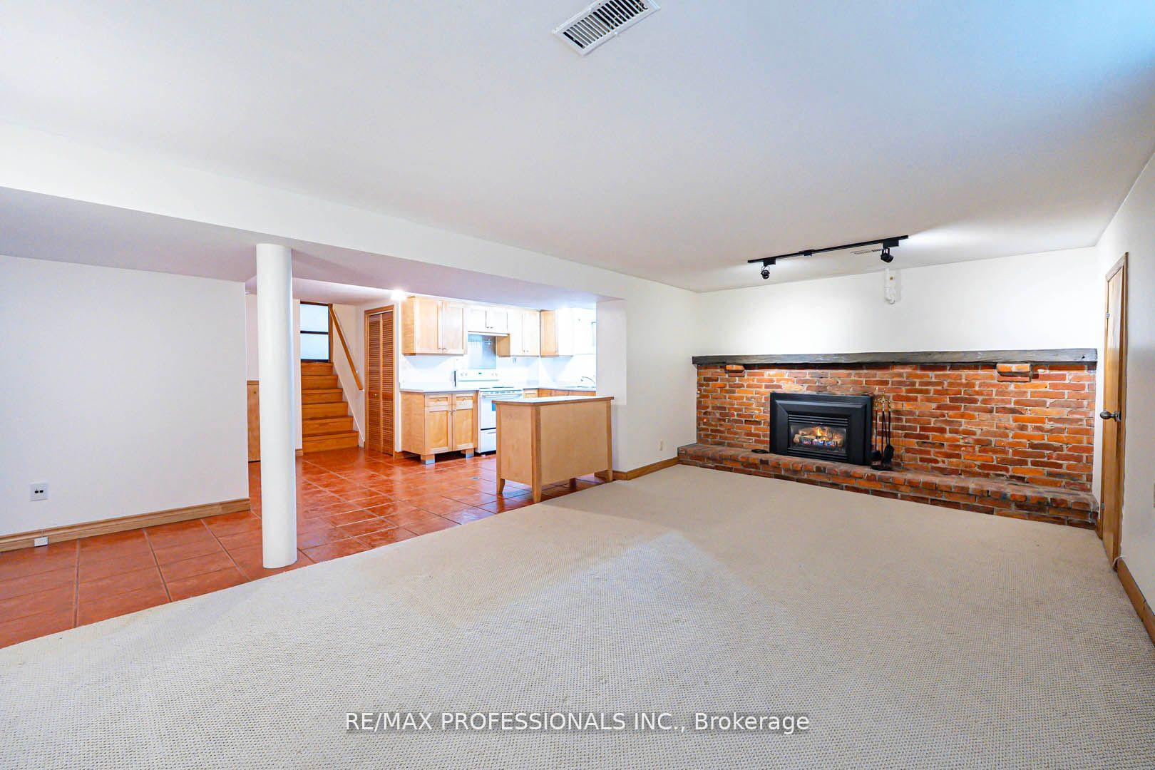 Photo 16 of 1784 Sandgate Crescent, Mississauga, Clarkson — HOMEH