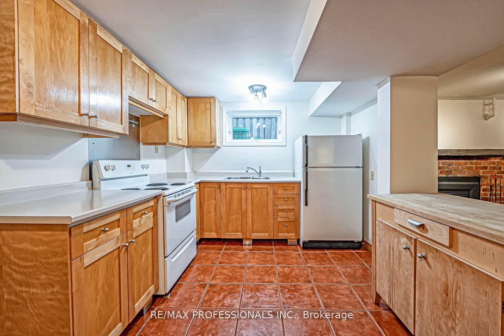 Photo 17 of 1784 Sandgate Crescent, Mississauga, Clarkson — HOMEH
