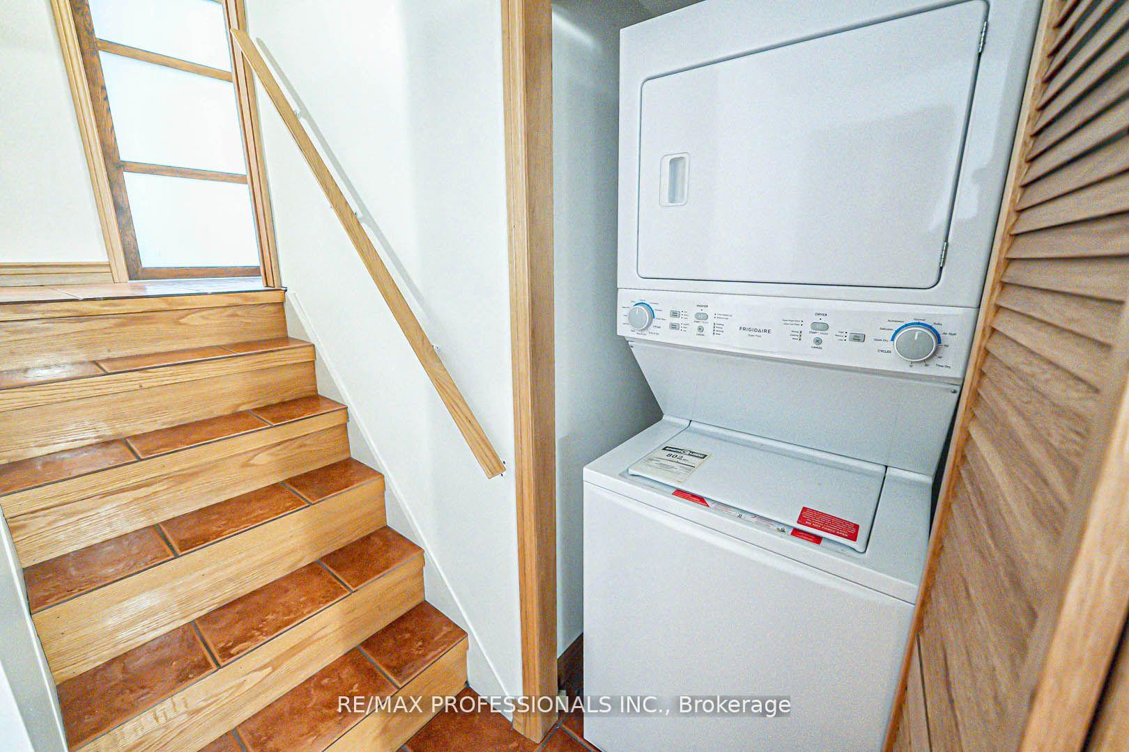 Photo 21 of 1784 Sandgate Crescent, Mississauga, Clarkson — HOMEH