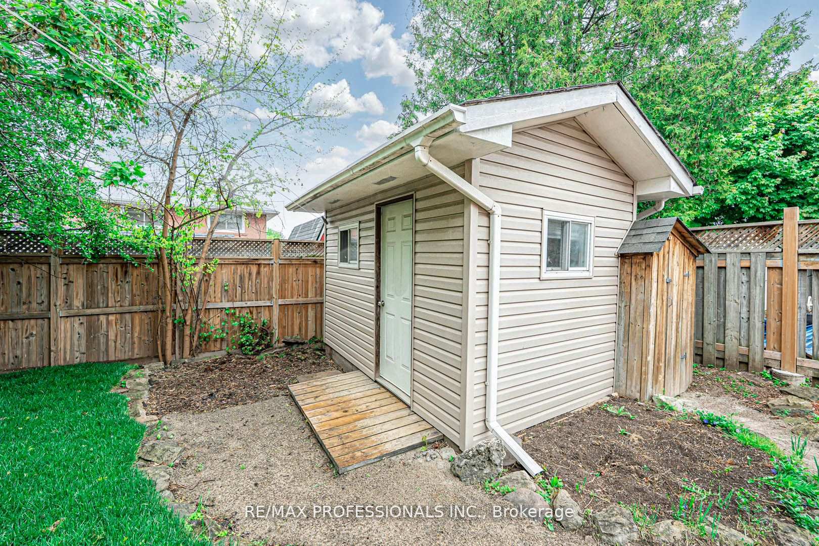 Photo 23 of 1784 Sandgate Crescent, Mississauga, Clarkson — HOMEH