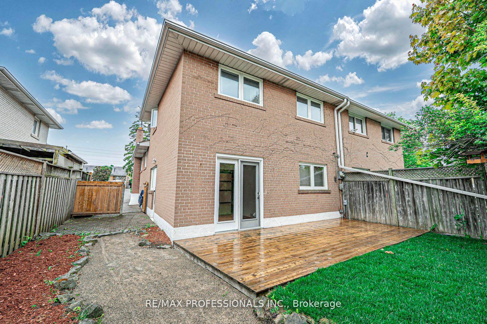 Photo 25 of 1784 Sandgate Crescent, Mississauga, Clarkson — HOMEH