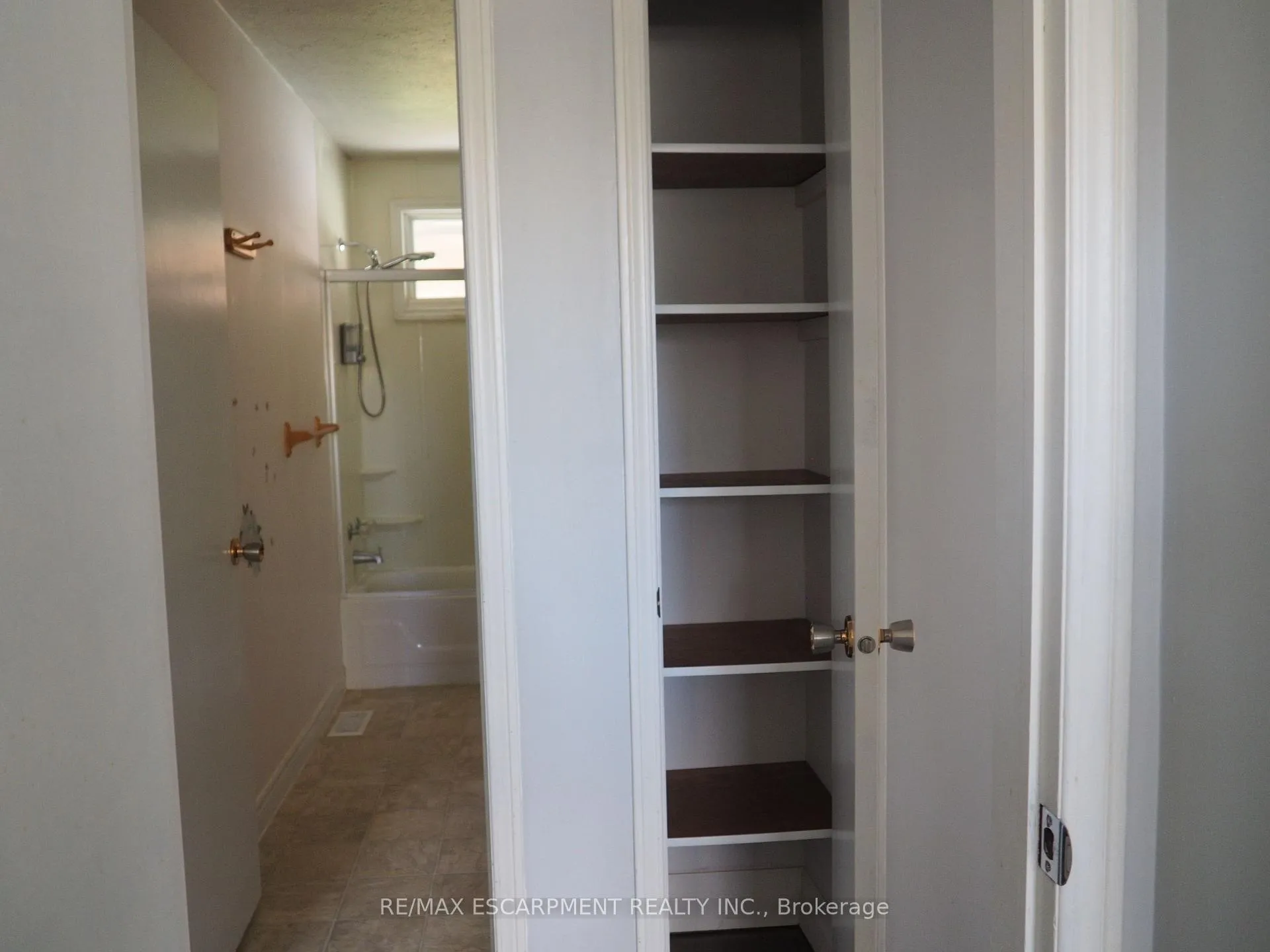 Photo 10 of Unit main, 7543 Redhaven Crescent, Niagara Falls, Marineland — HOMEH