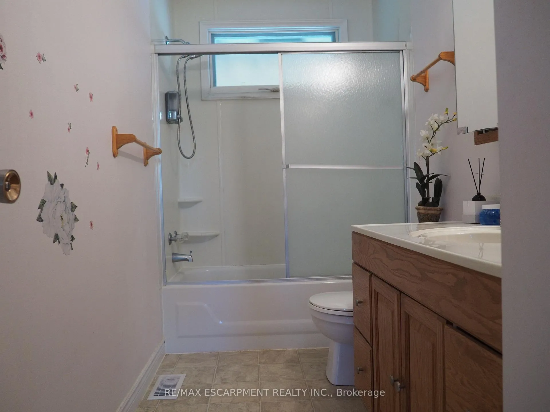 Photo 14 of Unit main, 7543 Redhaven Crescent, Niagara Falls, Marineland — HOMEH
