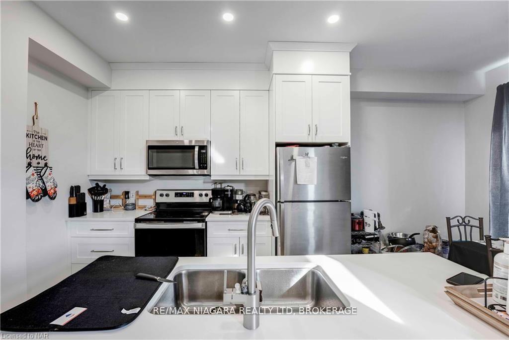 Photo 5 of 7125 Parsa Street, Niagara Falls, Brown — HOMEH