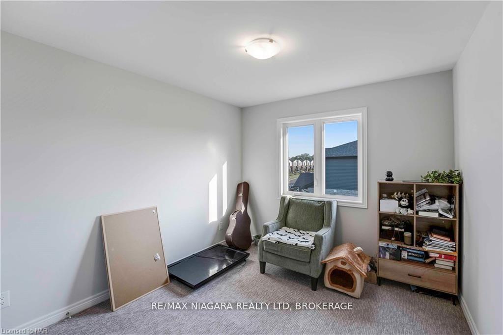 Photo 10 of 7125 Parsa Street, Niagara Falls, Brown — HOMEH