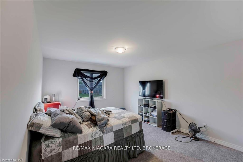 Photo 11 of 7125 Parsa Street, Niagara Falls, Brown — HOMEH