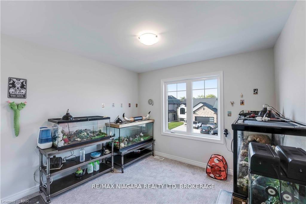 Photo 12 of 7125 Parsa Street, Niagara Falls, Brown — HOMEH