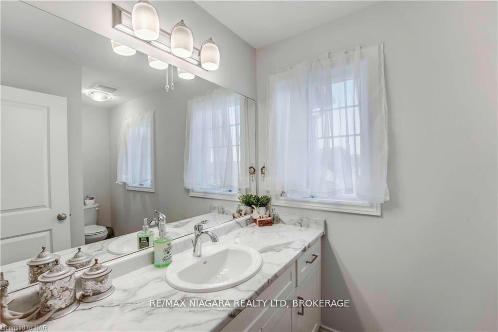 Photo 13 of 7125 Parsa Street, Niagara Falls, Brown — HOMEH