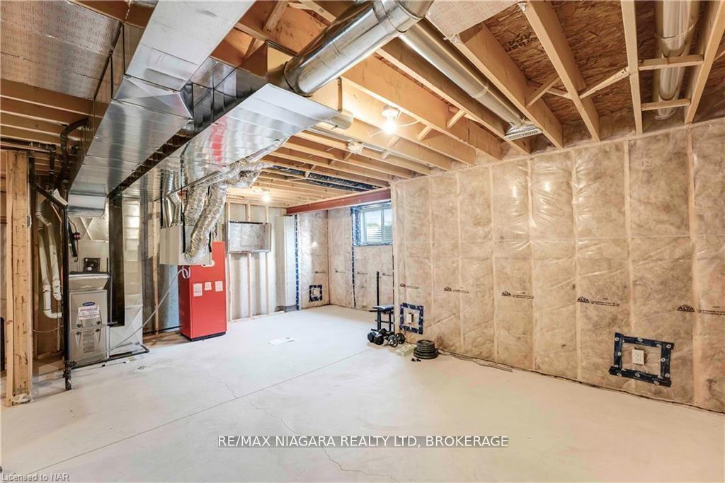 Photo 14 of 7125 Parsa Street, Niagara Falls, Brown — HOMEH