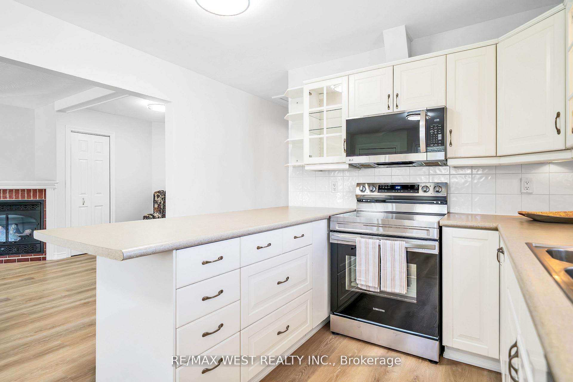 Photo 5 of 12 Athabasca Street, Oshawa, Donevan — HOMEH