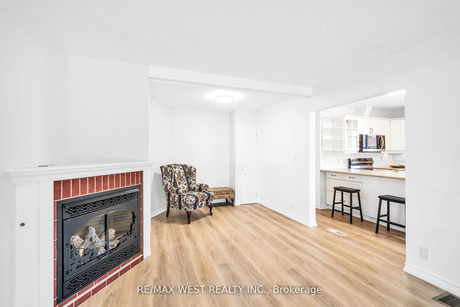 Photo 8 of 12 Athabasca Street, Oshawa, Donevan — HOMEH