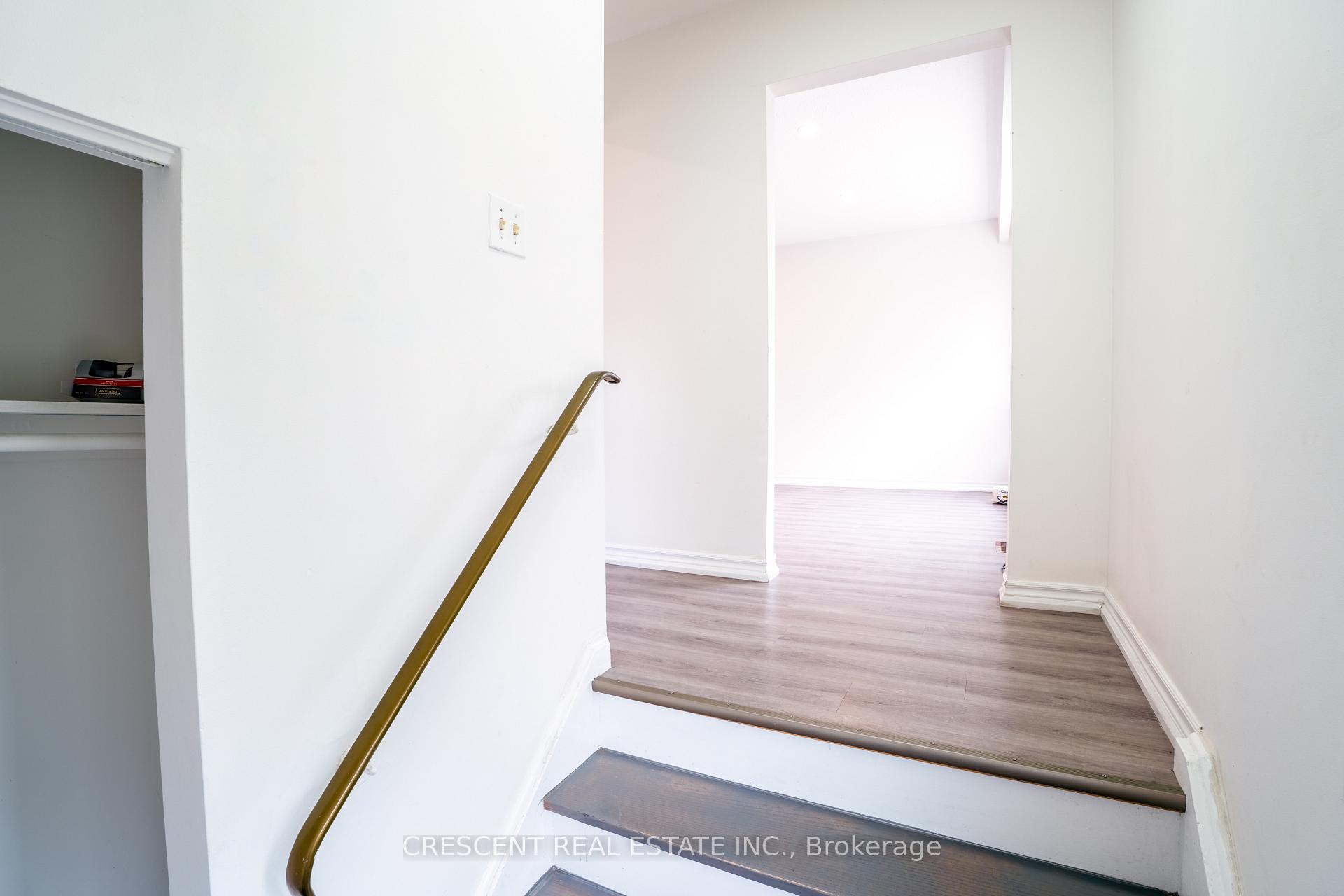 Photo 2 of Unit UPPER, 400 Pinemeadow Avenue, Mississauga, Cooksville — HOMEH
