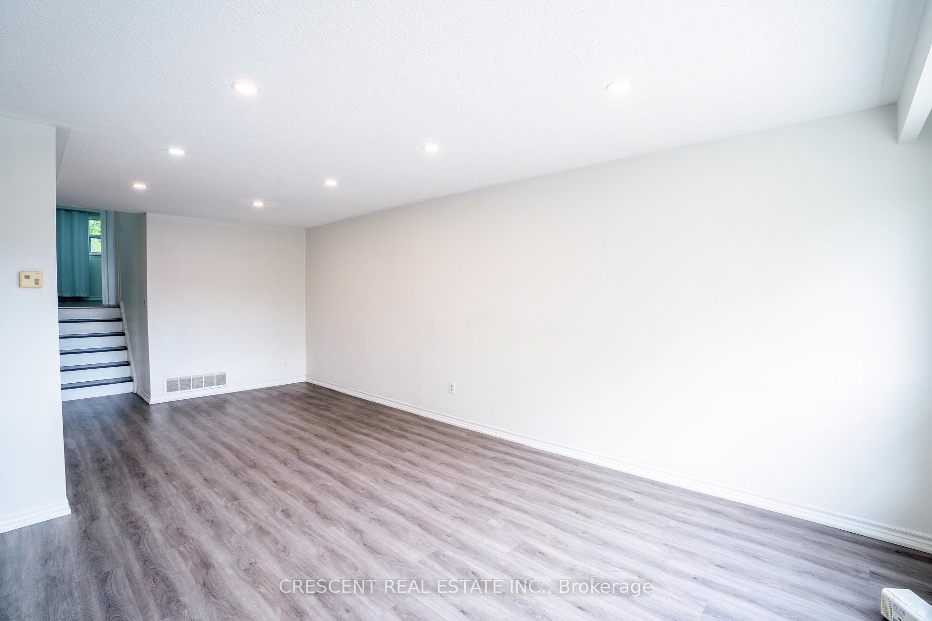 Photo 3 of Unit UPPER, 400 Pinemeadow Avenue, Mississauga, Cooksville — HOMEH